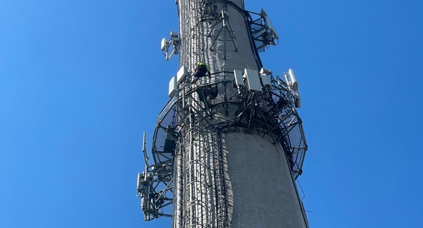 Ekipa instalatorów 5G