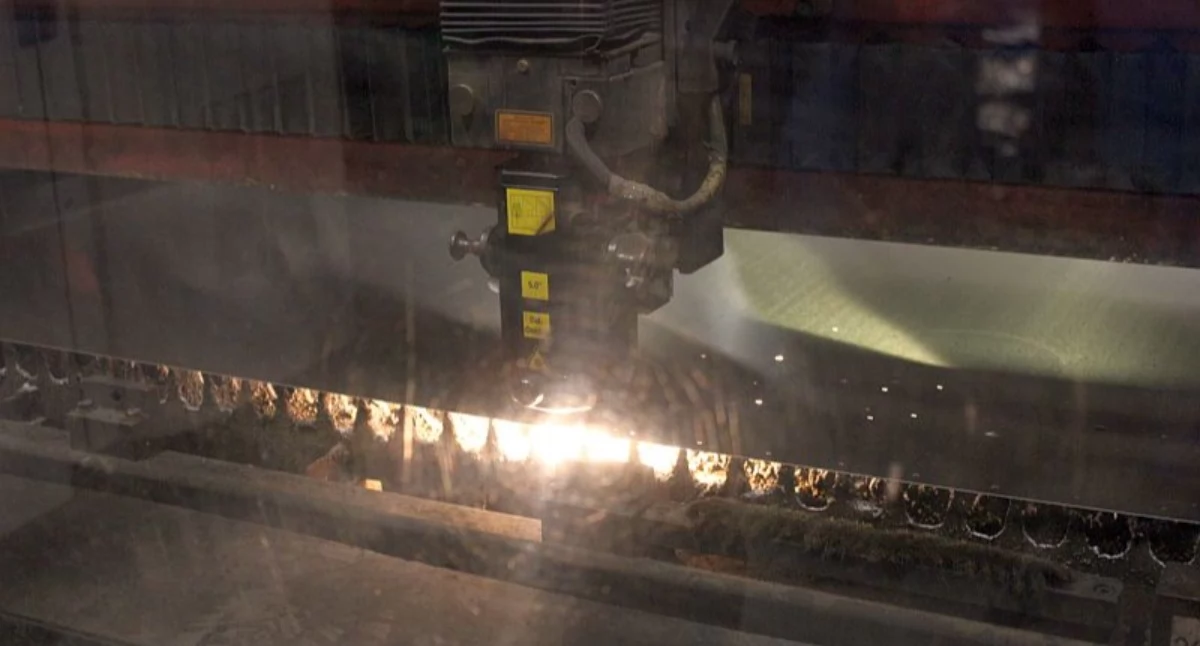 Promocje gospodarcze, Spawanie laserowe połączenia które powstają śladu - zdjęcie, fotografia