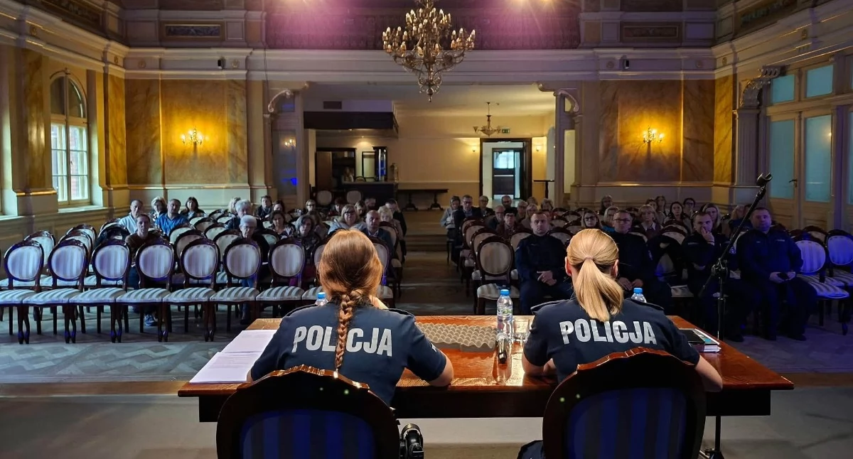 Kronika policyjna, szkoły Żyrardowie zacieśniają współpracę bezpieczeństwa uczniów - zdjęcie, fotografia