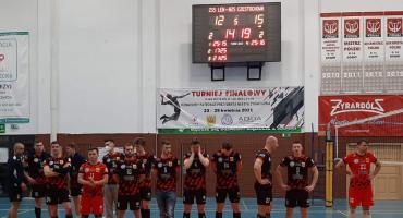 Tak blisko, a jednak daleko