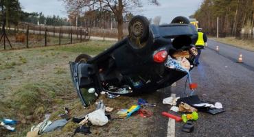 Dachowanie pojazdu - na miejscu wszystkie służby ratunkowe
