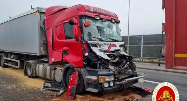 Wypadek dwóch ciężarówek na DK 50